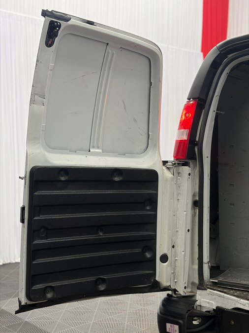 Used 2021 Chevrolet Express 3500 w/ Driver Convenience Package RWD image 13