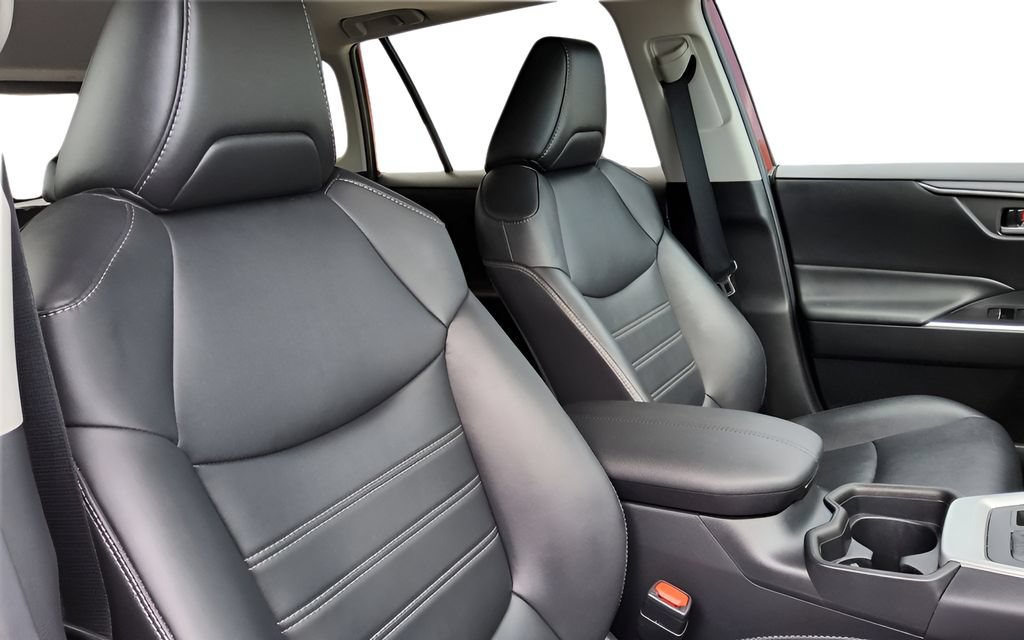 Used 2019 Toyota RAV4 XLE Premium w/ Cold Weather Package AWD/4WD image 38