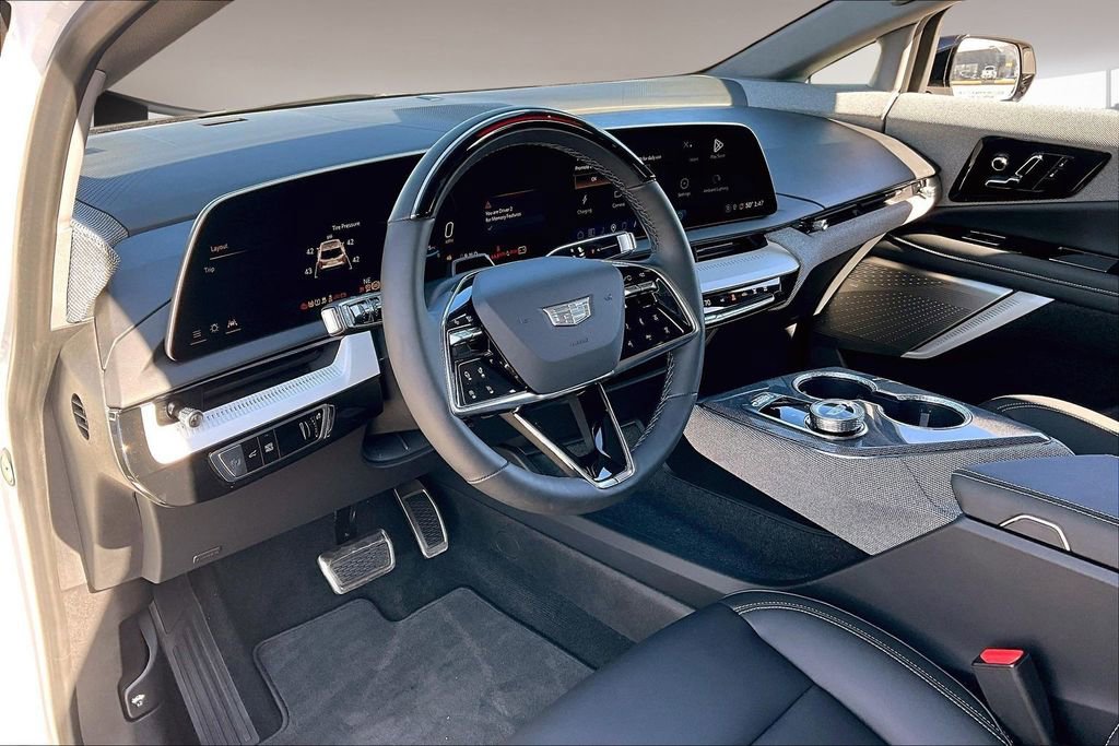 Certified 2025 Cadillac Optiq Luxury 1 image 13