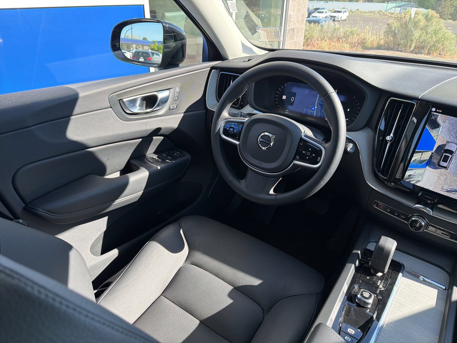 Used 2025 Volvo XC60 B5 Plus AWD/4WD image 12