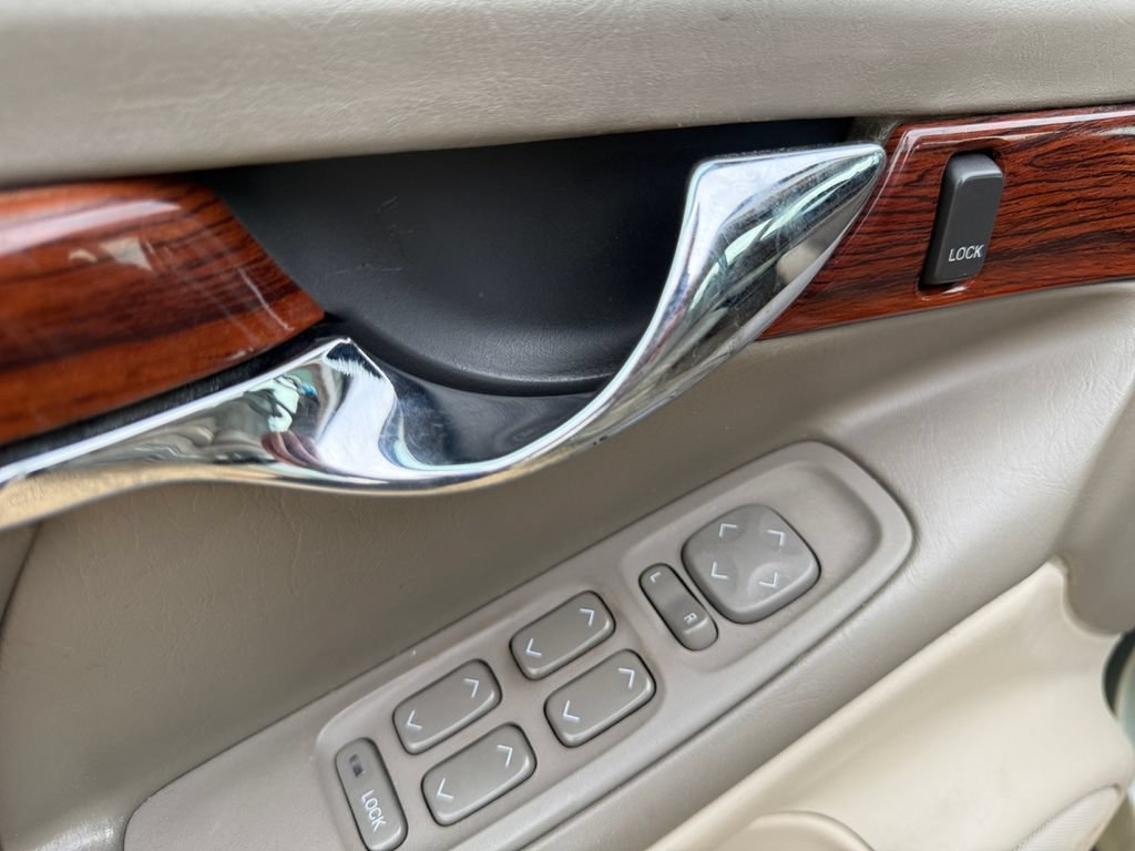 Used 2005 Cadillac De Ville FWD image 18