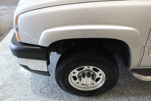 Used 2004 Chevrolet Silverado 2500 LS w/ Heavy-Duty Power Package image 16