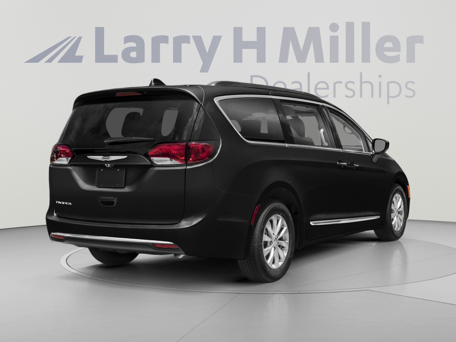 Used 2020 Chrysler Pacifica Limited w/ Tire & Wheel Group FWD image 2