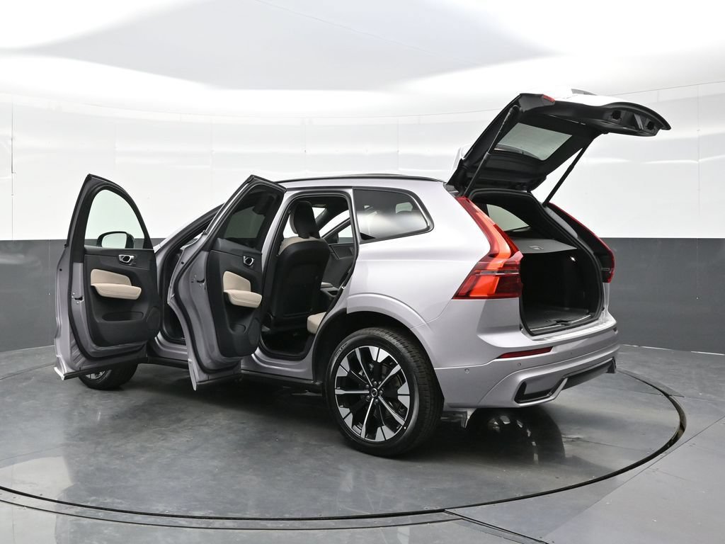 New 2026 Volvo XC60 B5 Plus w/ Climate Package PRO AWD/4WD image 46
