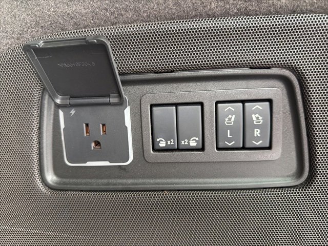 Used 2024 Cadillac Escalade Sport w/ LPO, ONYX Package image 24