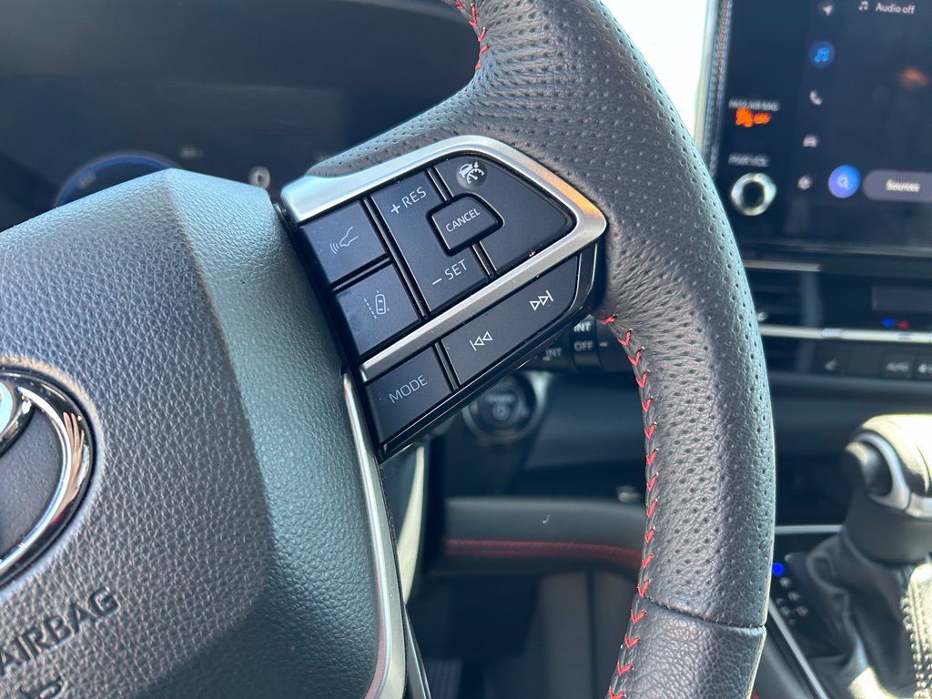 Used 2026 Toyota Sienna XSE FWD image 24