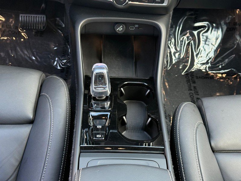 Used 2026 Volvo XC40 B5 Plus AWD/4WD image 14