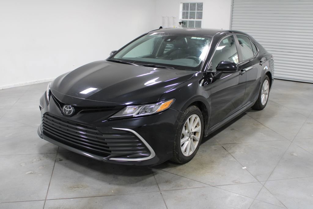 Used 2024 Toyota Camry LE image 4
