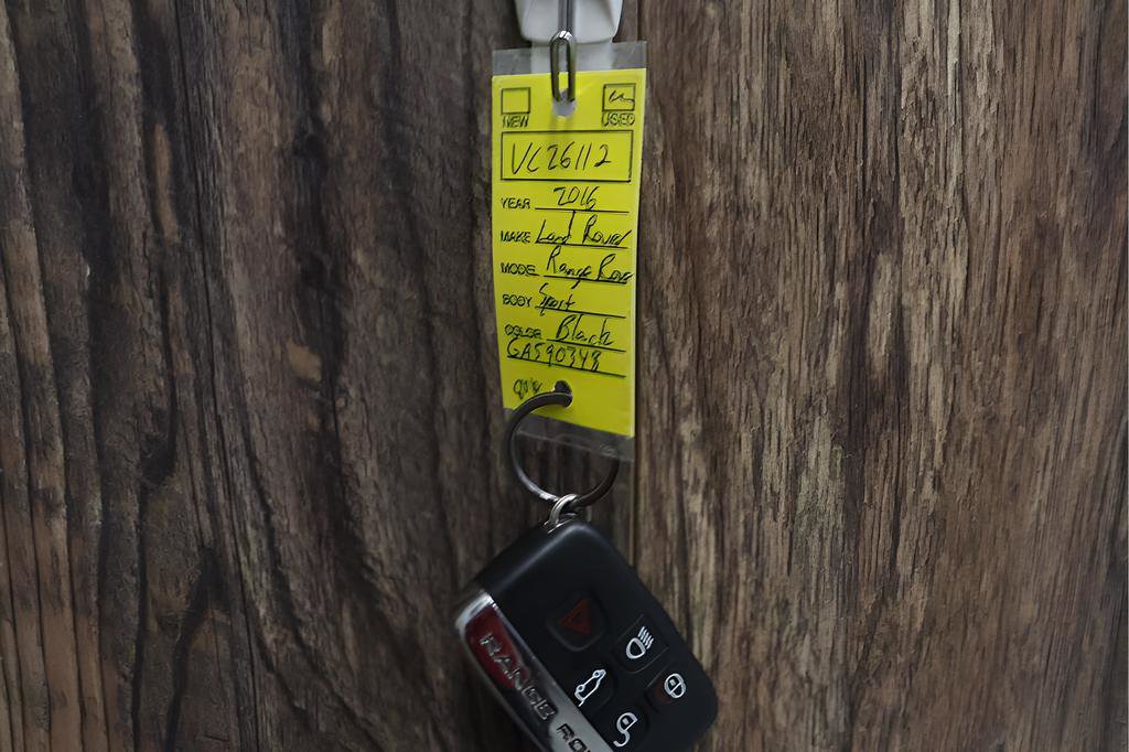 Used 2016 Land Rover Range Rover Sport HST AWD/4WD image 34
