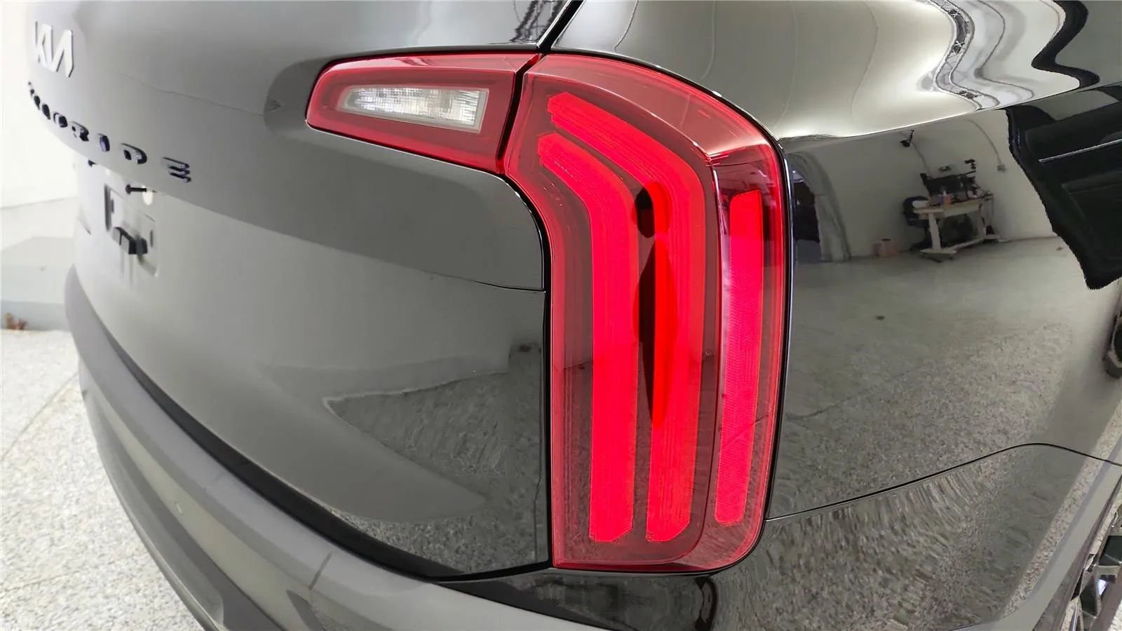 Used 2022 Kia Telluride SX w/ SX Prestige Package image 15