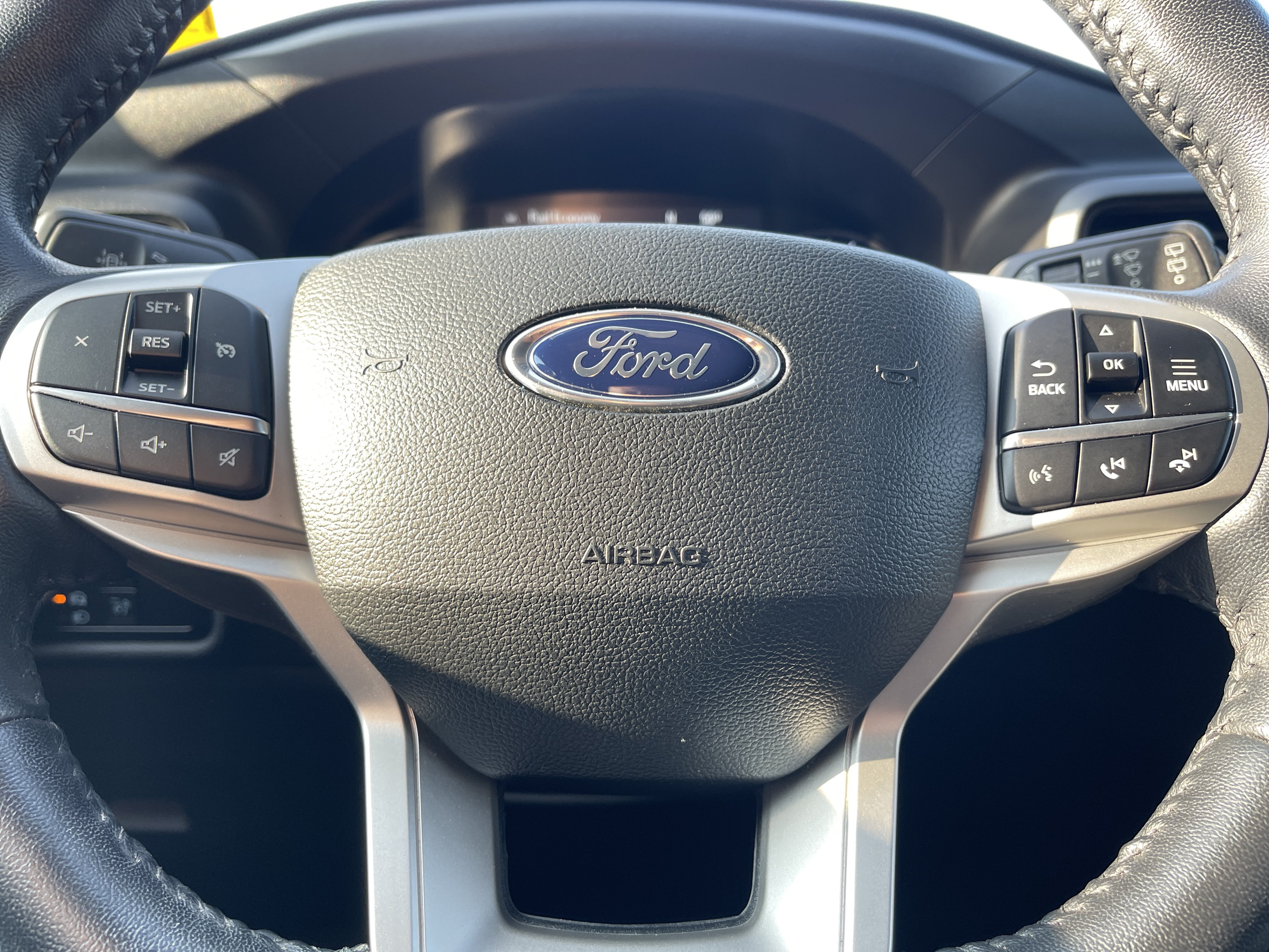 Used 2023 Ford Explorer XLT AWD/4WD image 15