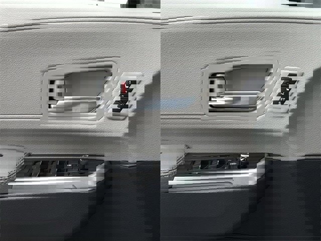 Used 2024 Toyota Sienna Limited image 26