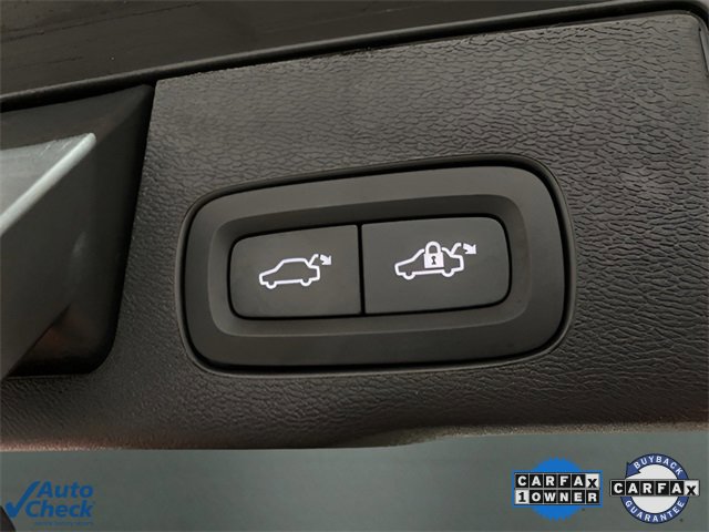 Used 2025 Volvo XC60 B5 Core image 12