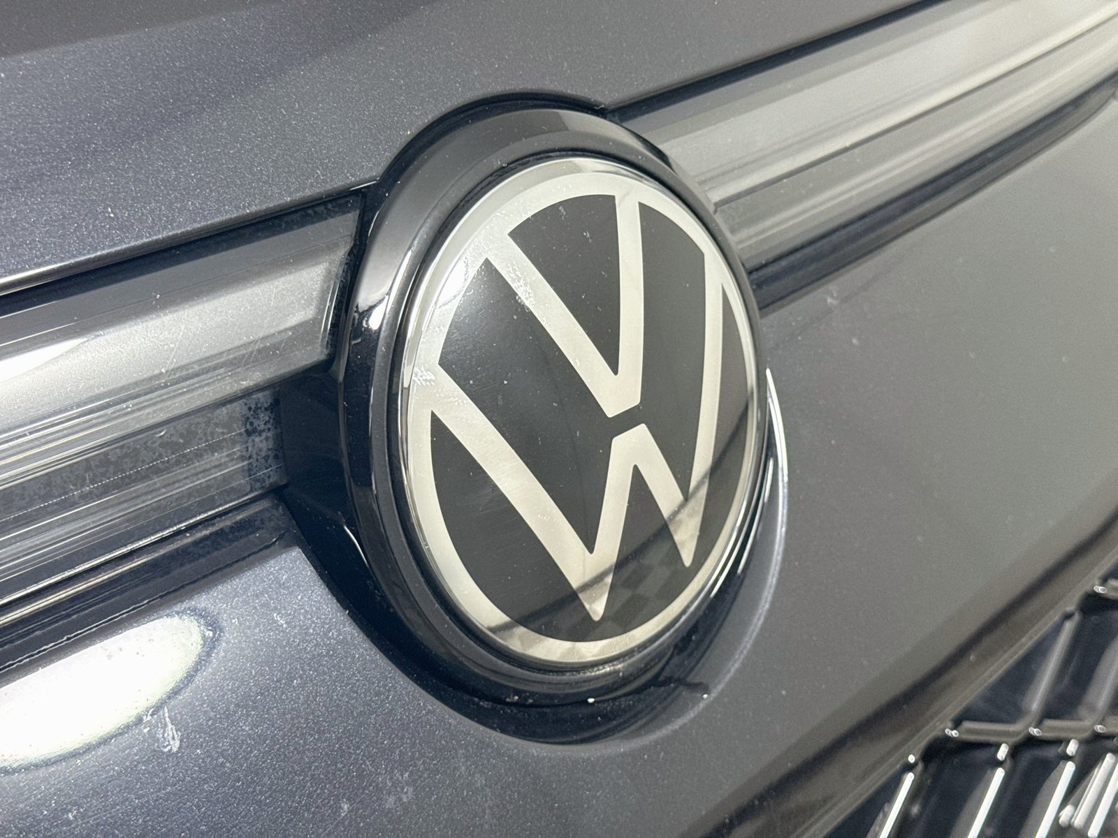 Certified 2025 Volkswagen Tiguan SE R-Line AWD/4WD image 30