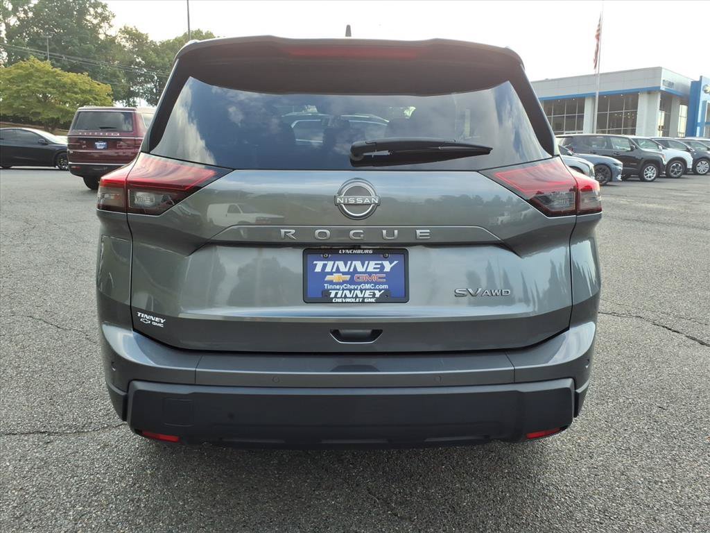 Used 2024 Nissan Rogue SV AWD/4WD image 4