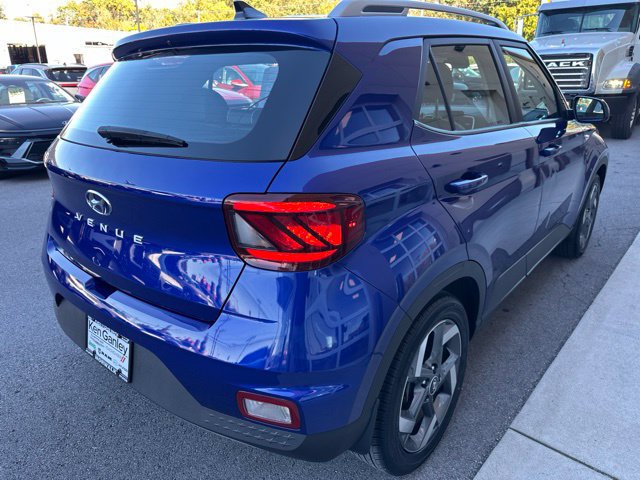 Used 2022 Hyundai Venue Limited FWD image 5