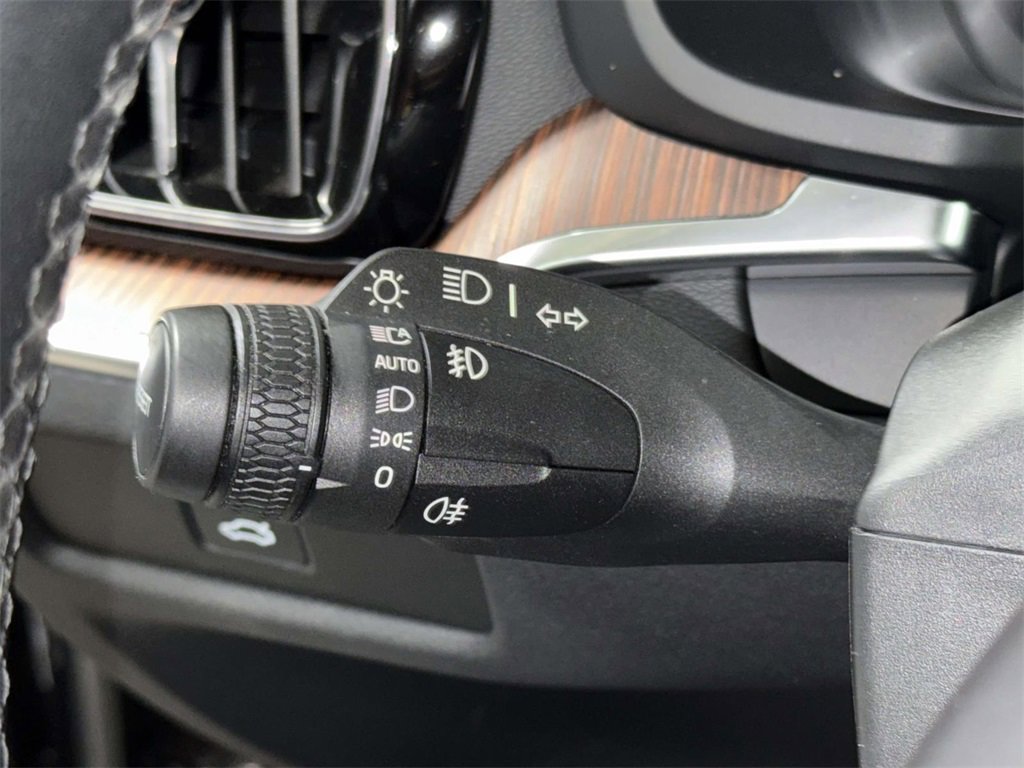 Used 2023 Volvo V60 B5 Cross Country Plus w/ Climate Package image 28