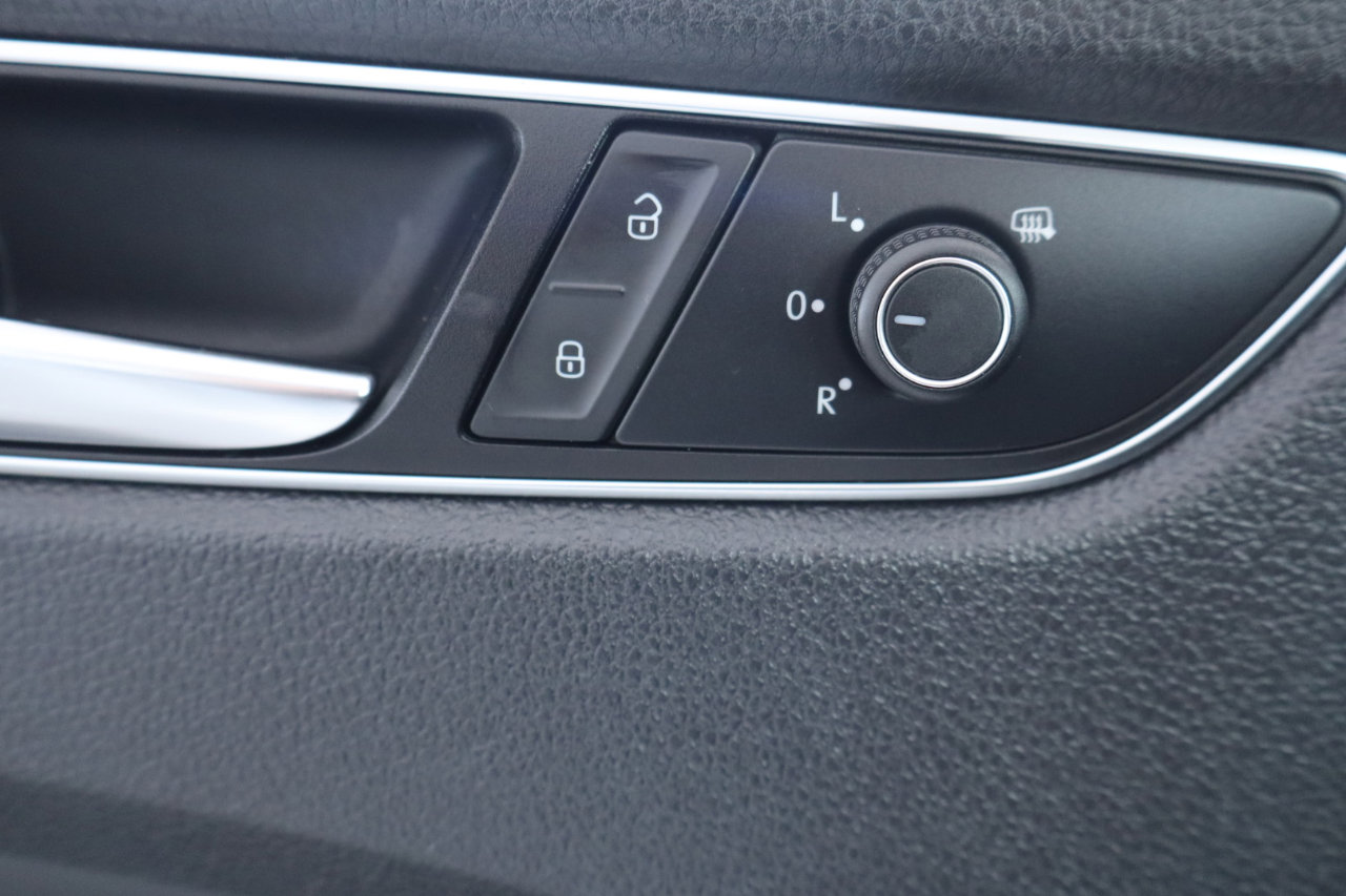 Used 2017 Volkswagen Passat 1.8T R-Line image 29