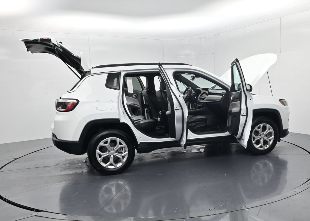 Used 2024 Jeep Compass Latitude AWD/4WD image 62
