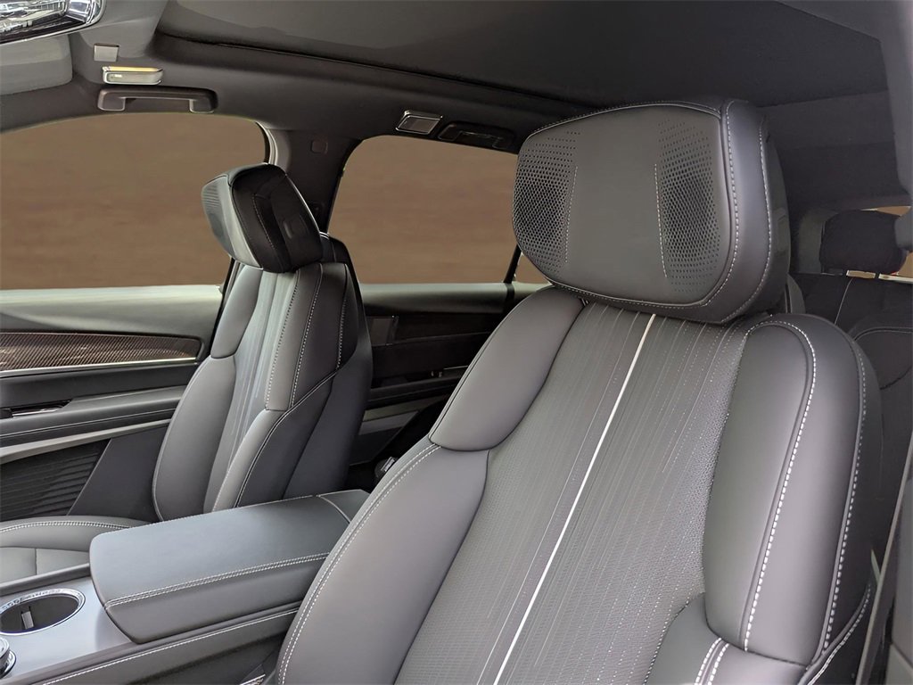 New 2026 Cadillac Vistiq Sport image 9