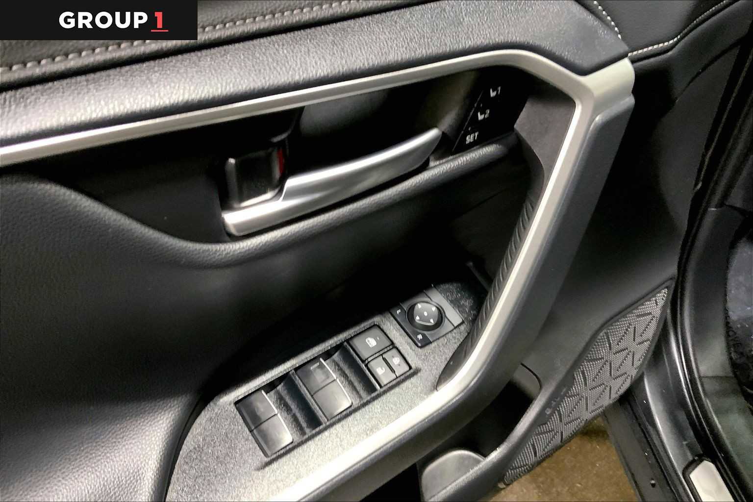 Used 2025 Toyota RAV4 Limited image 35