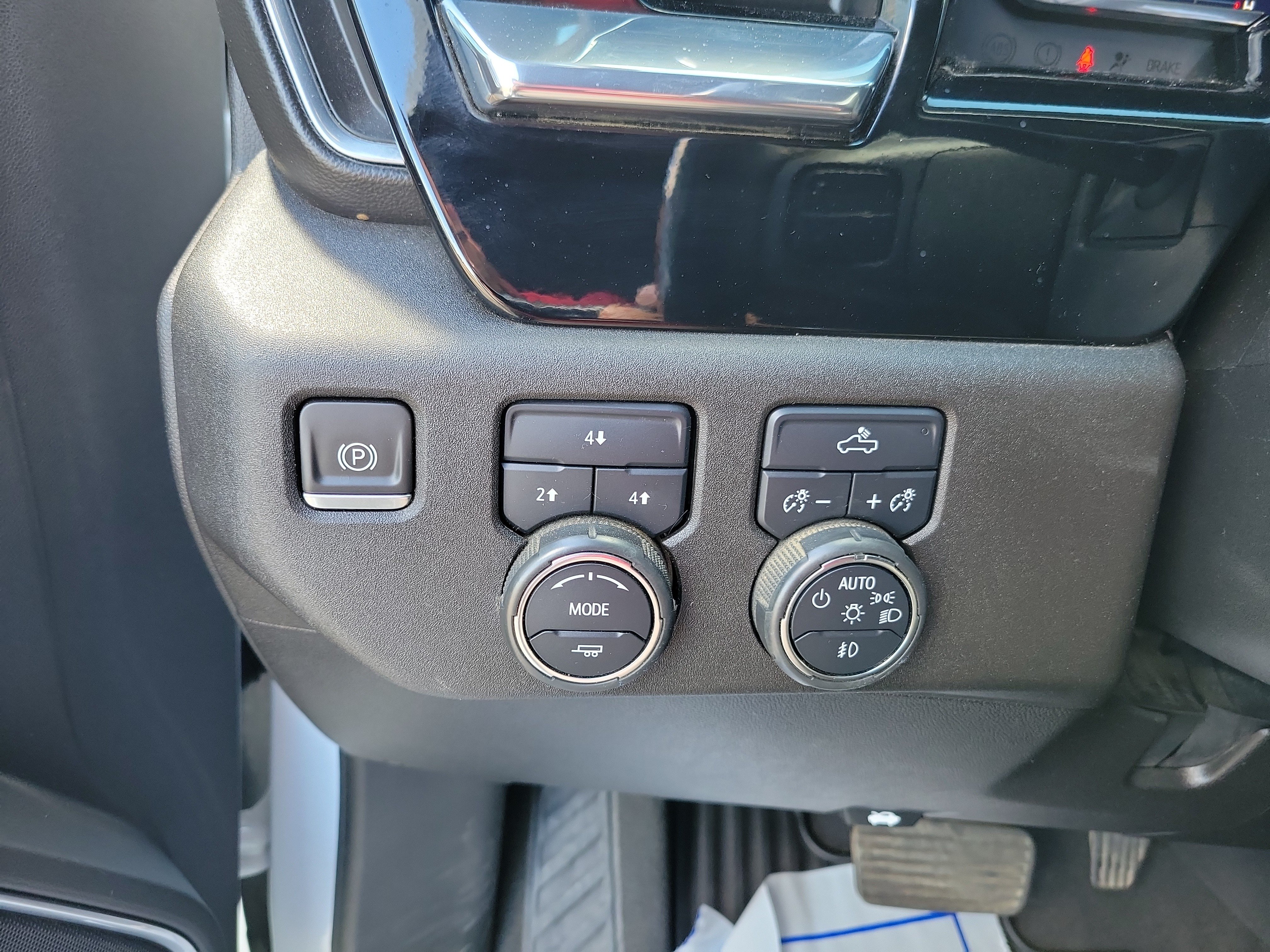 Used 2024 Chevrolet Silverado 2500 LT AWD/4WD image 17
