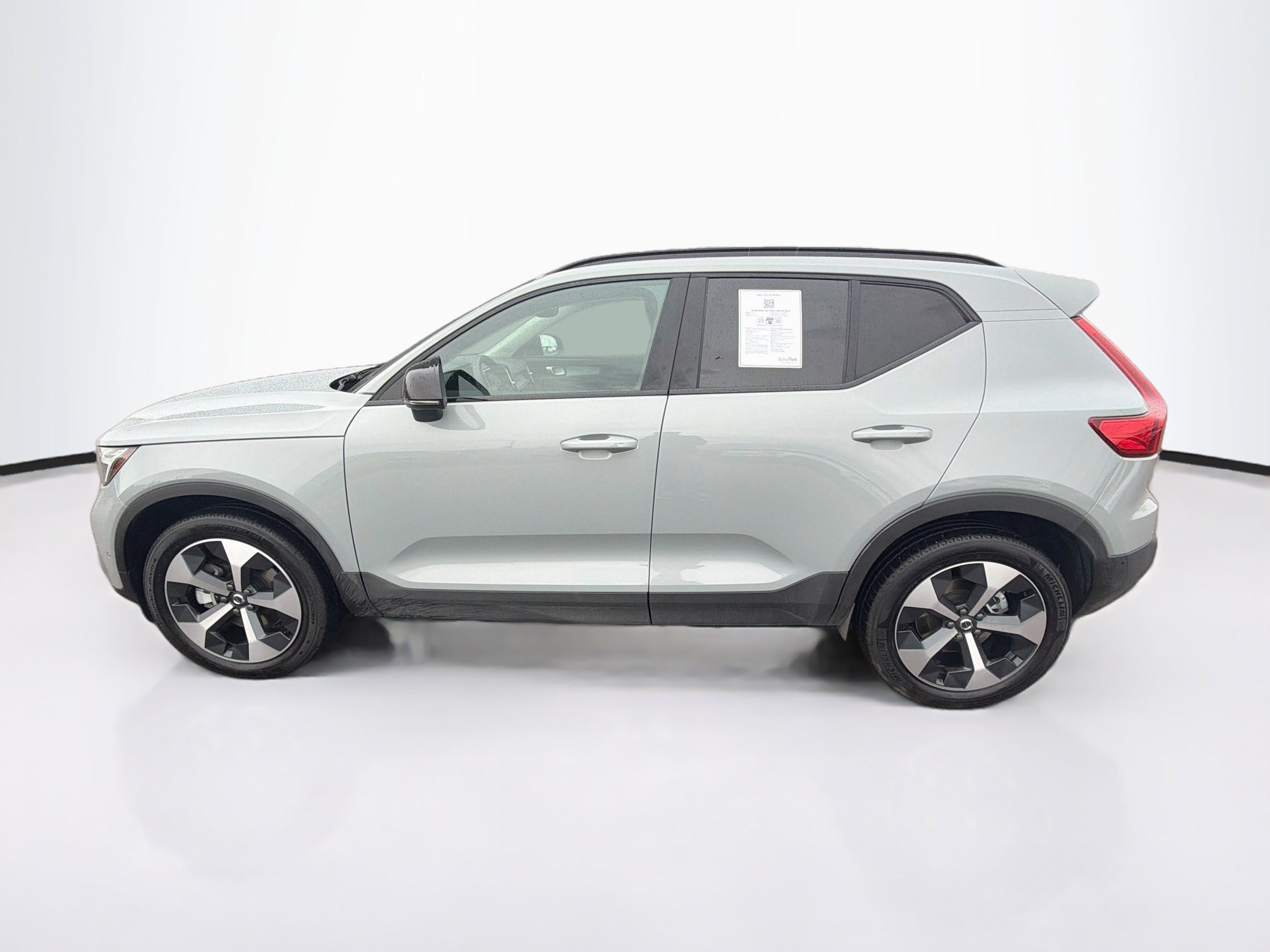 Used 2026 Volvo XC40 B5 Plus AWD/4WD image 4
