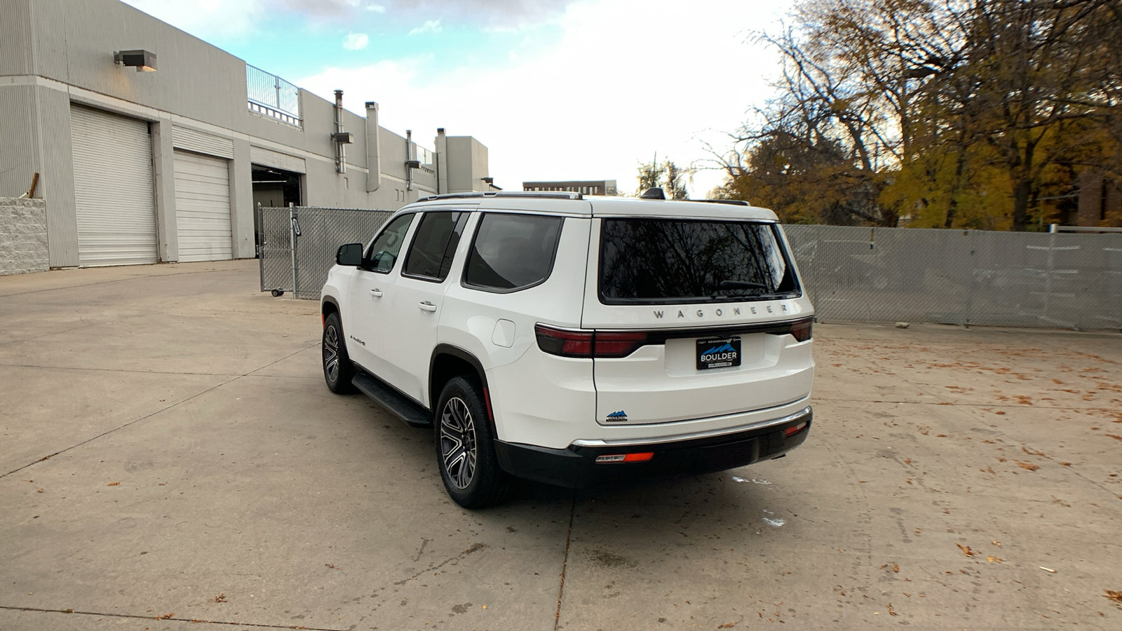 Used 2025 Jeep Wagoneer 4WD image 3
