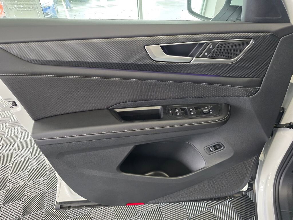 New 2024 Volkswagen Atlas Cross Sport SEL R-Line image 26