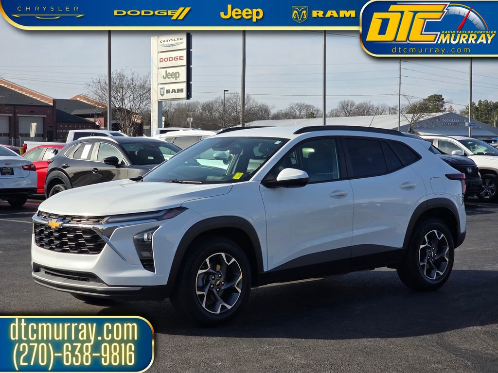 Used 2024 Chevrolet Trax LT image 2