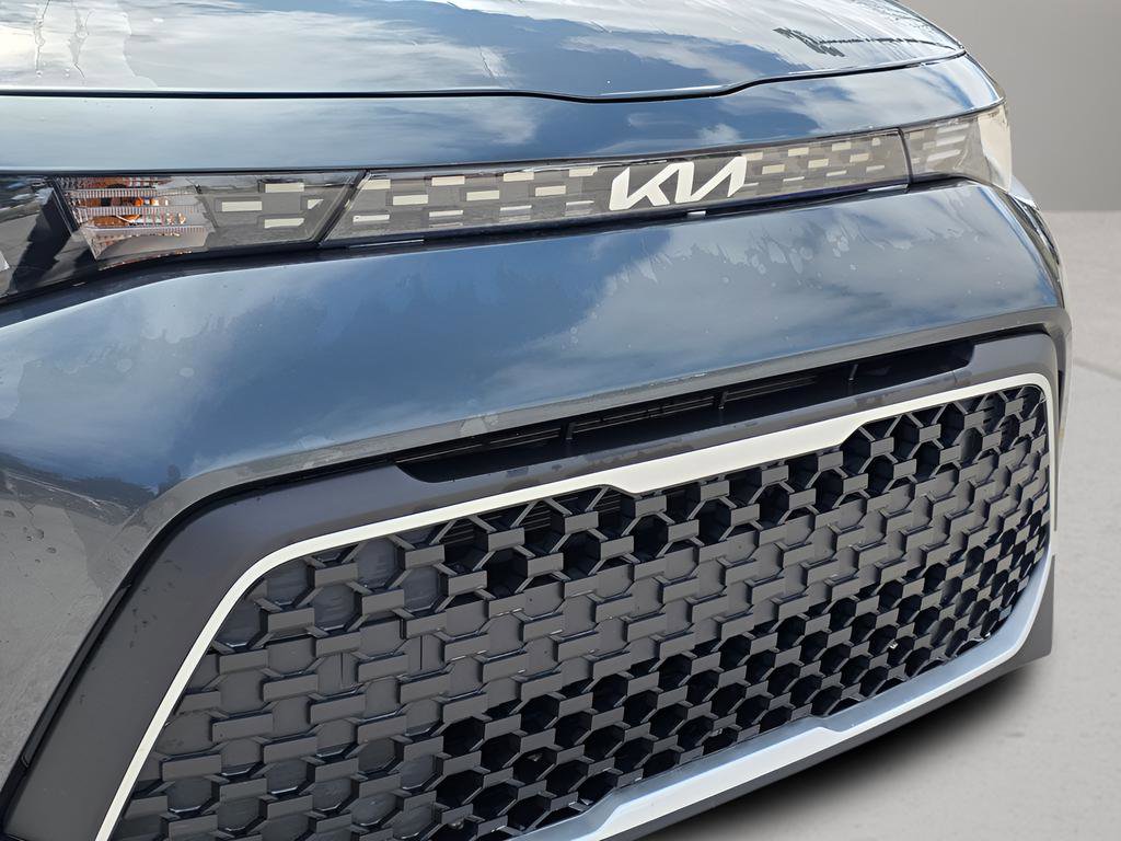 Used 2025 Kia Soul LX image 9