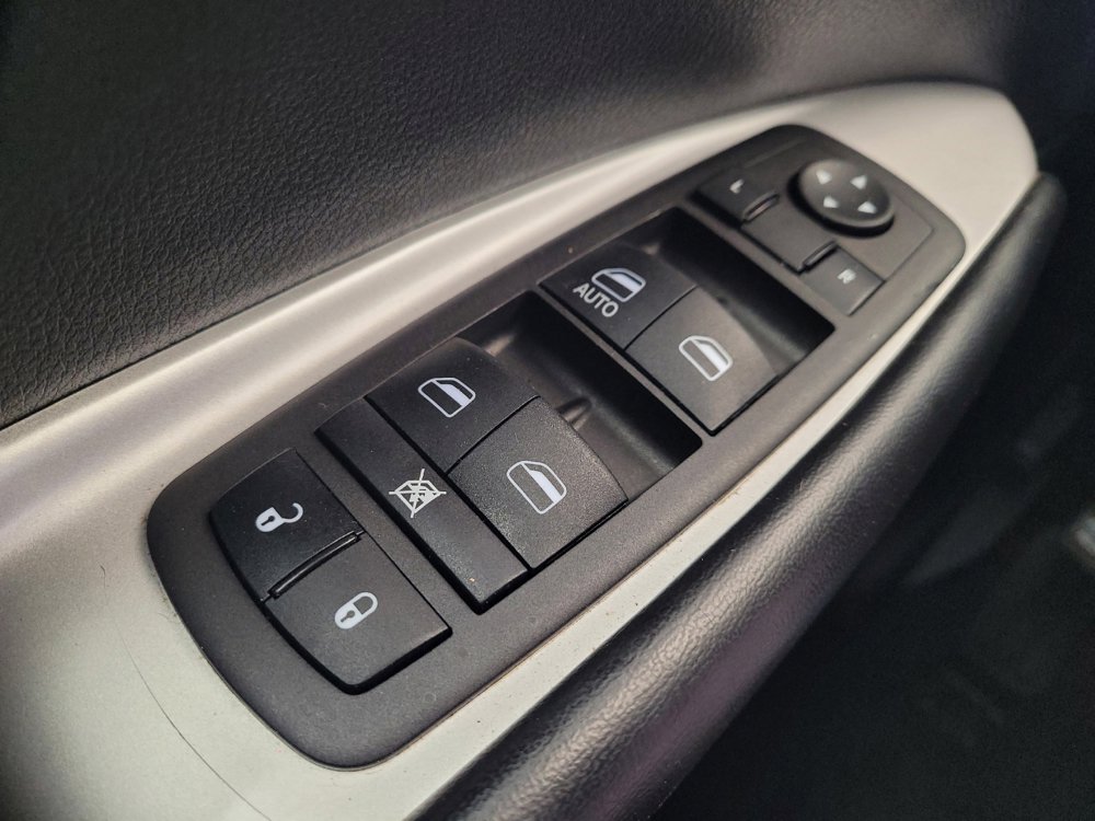 Used 2020 Dodge Journey SE w/ SE Popular Equipment Group FWD image 27