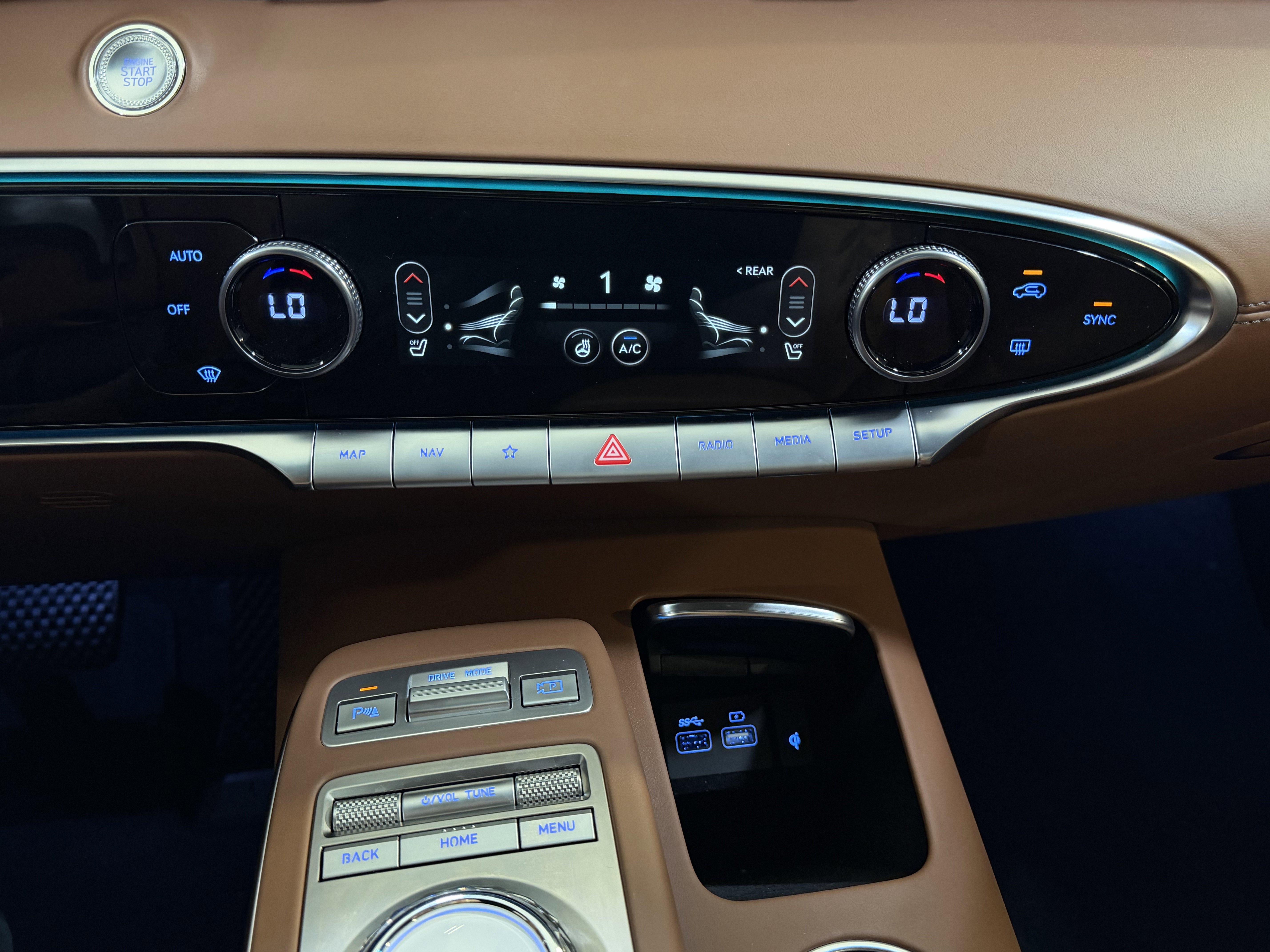 Used 2025 Genesis GV70 2.5T w/ Advanced Package AWD/4WD image 16