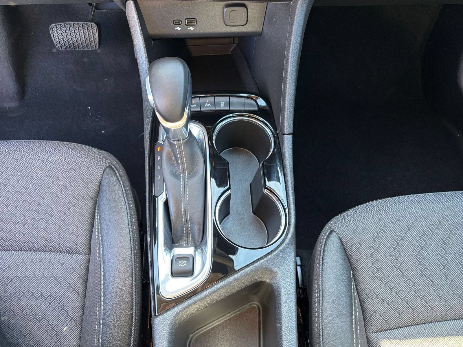 Used 2025 Buick Encore GX Preferred AWD/4WD image 39