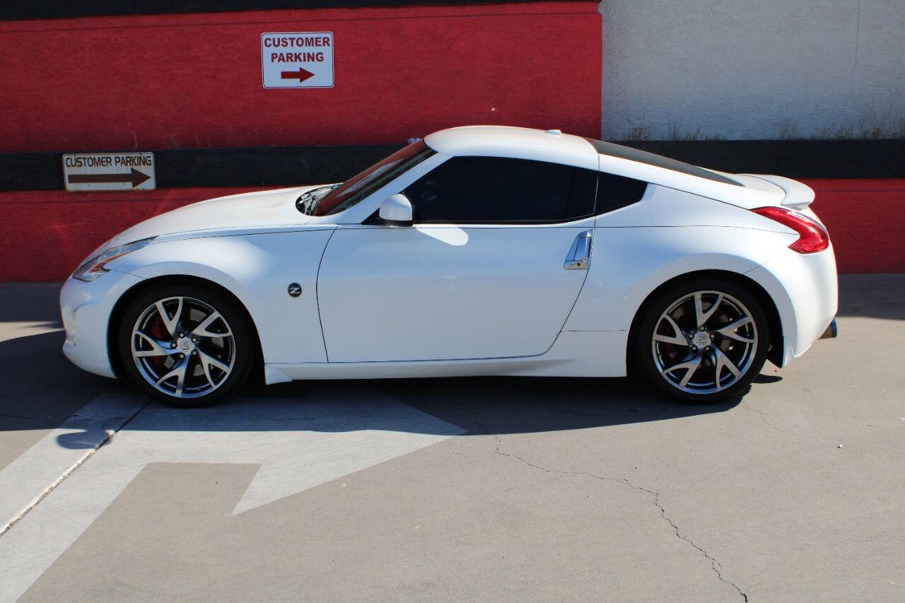 Used 2016 Nissan 370Z Coupe image 2