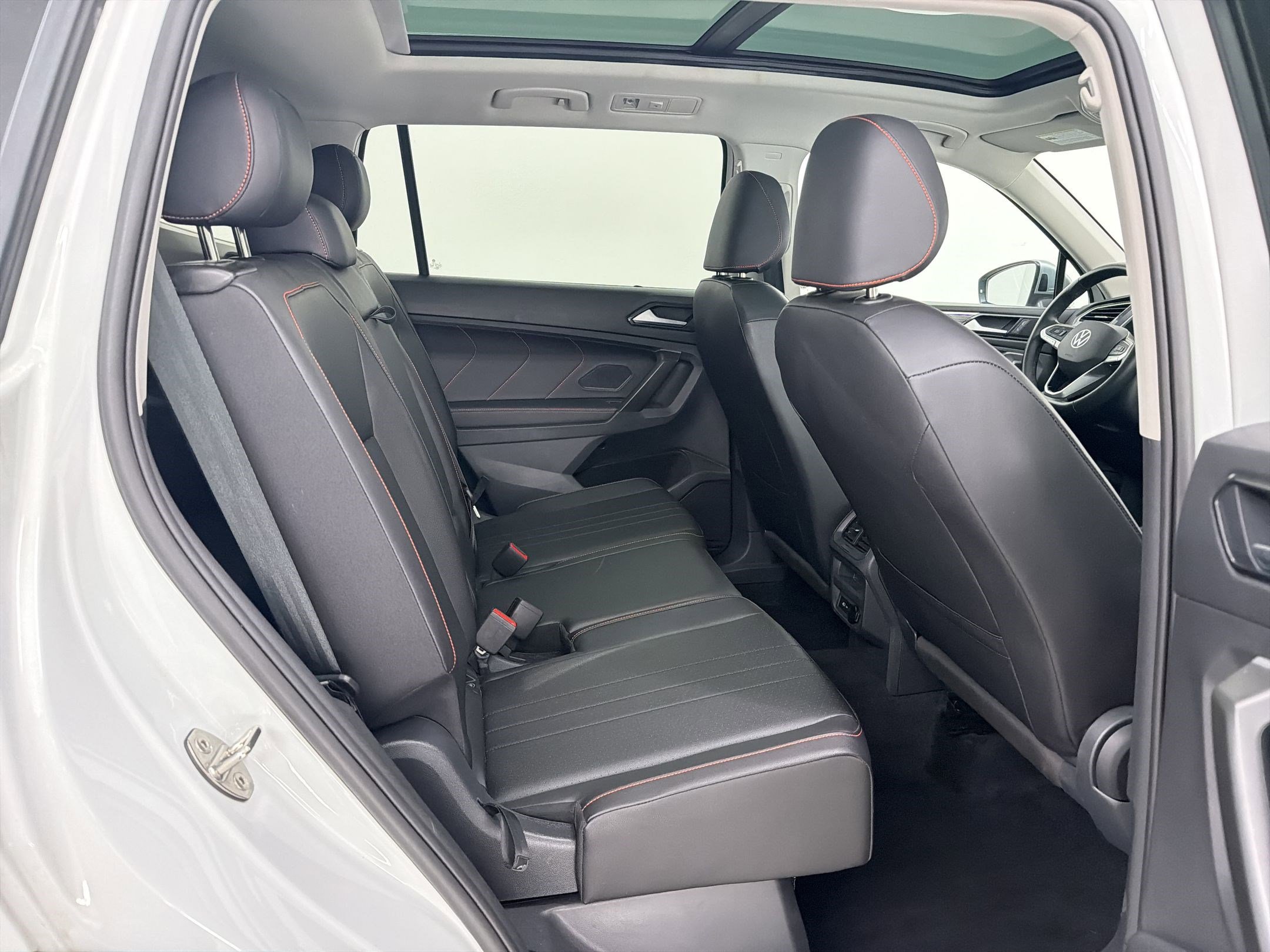 Used 2024 Volkswagen Tiguan Wolfsburg Edition image 25