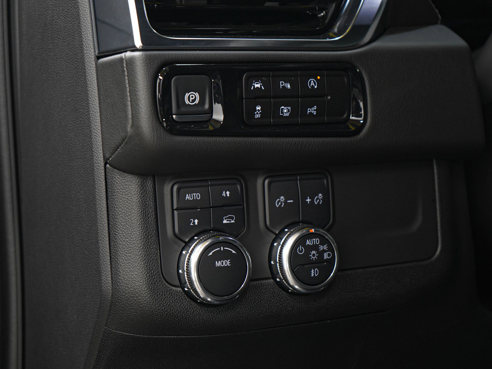 Used 2025 GMC Yukon XL Denali AWD/4WD image 25