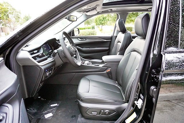 New 2023 Jeep Grand Cherokee Limited 4xe image 18