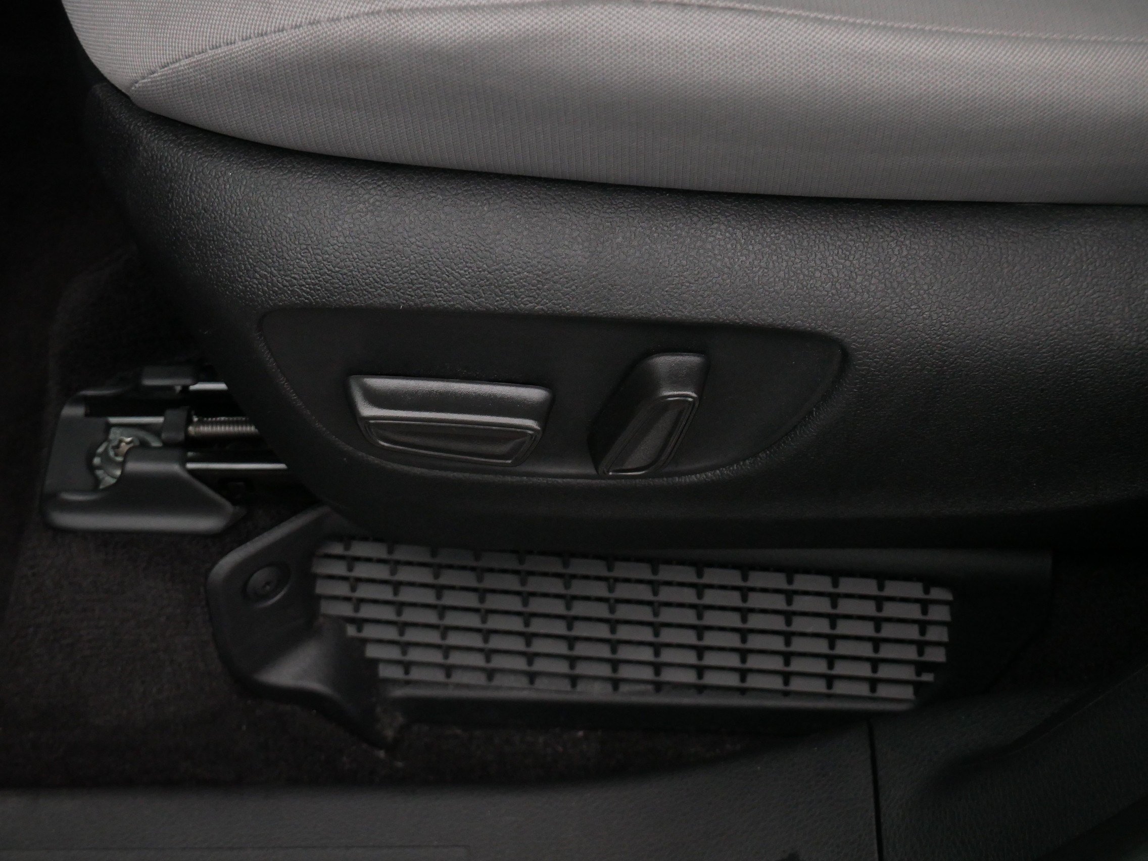 Certified 2026 Toyota Sienna LE FWD image 20