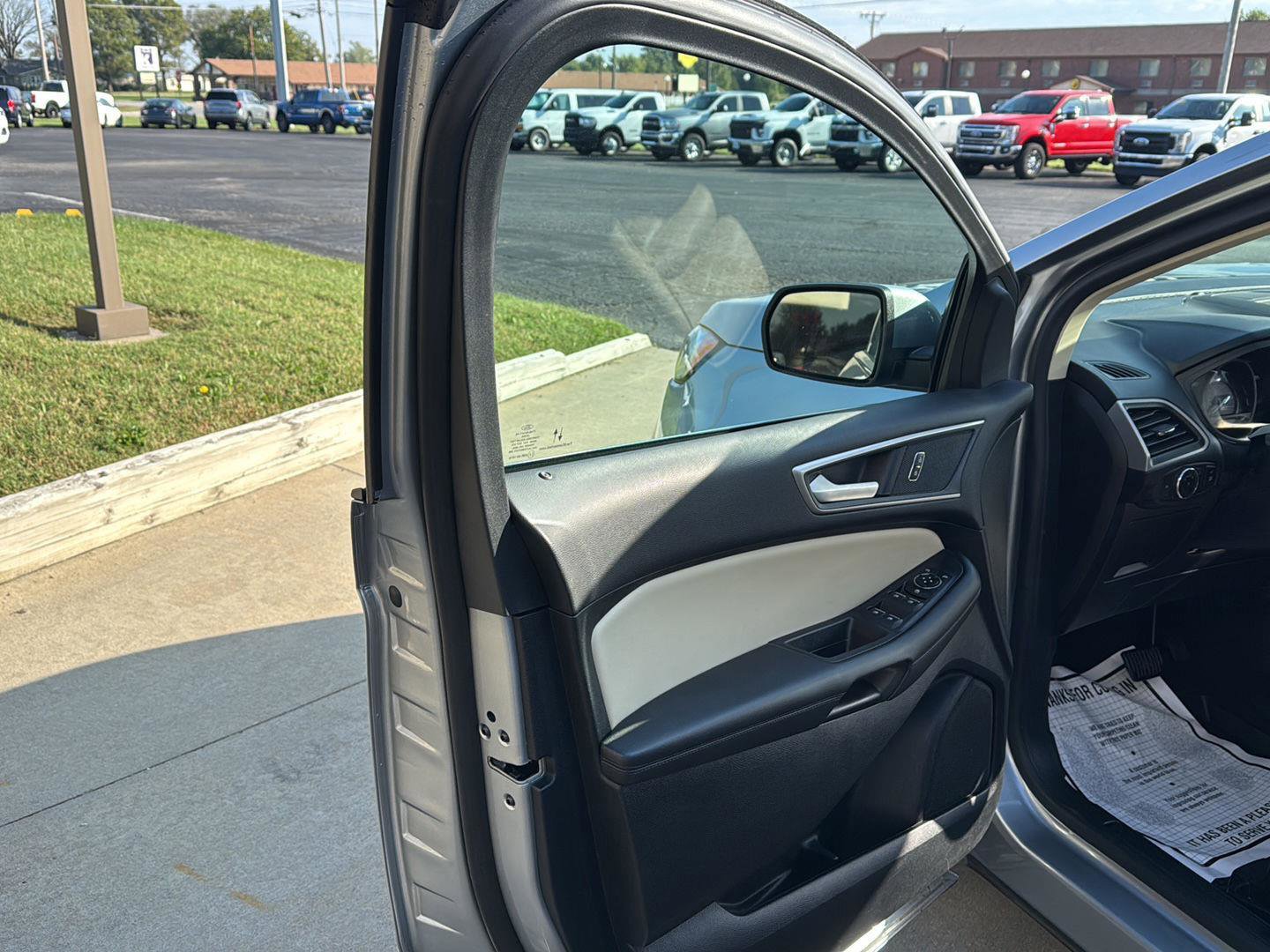 Used 2024 Ford Edge SEL w/ Convenience Package image 19