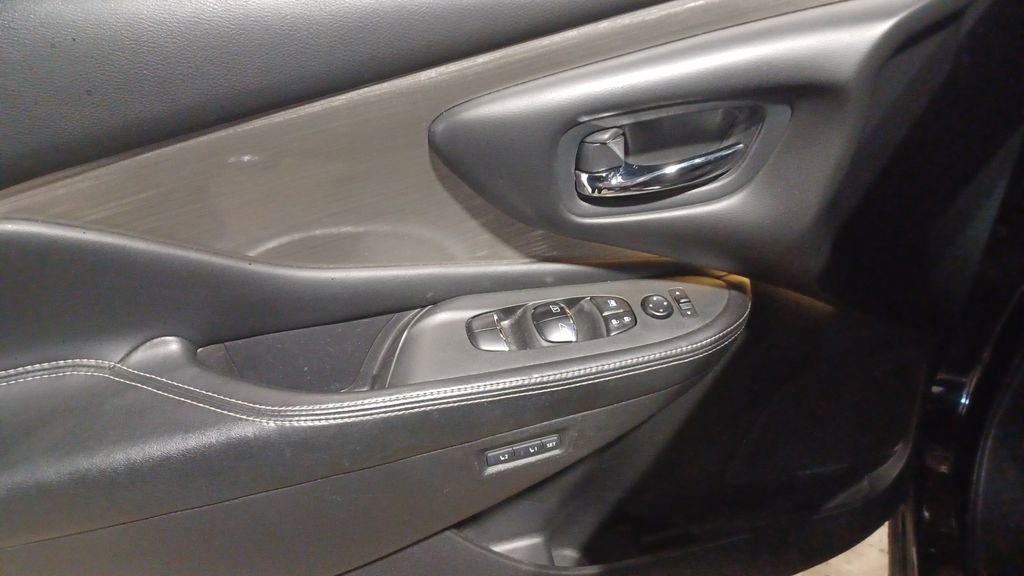 Used 2017 Nissan Murano Platinum w/ Platinum Technology Package image 5