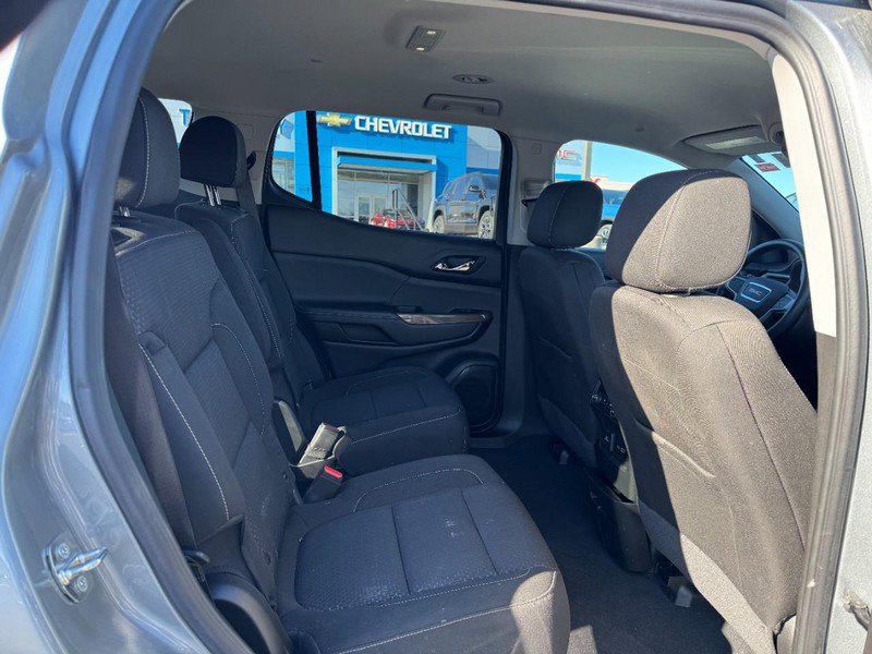 Used 2023 GMC Acadia SLE w/ Driver Convenience Package image 9