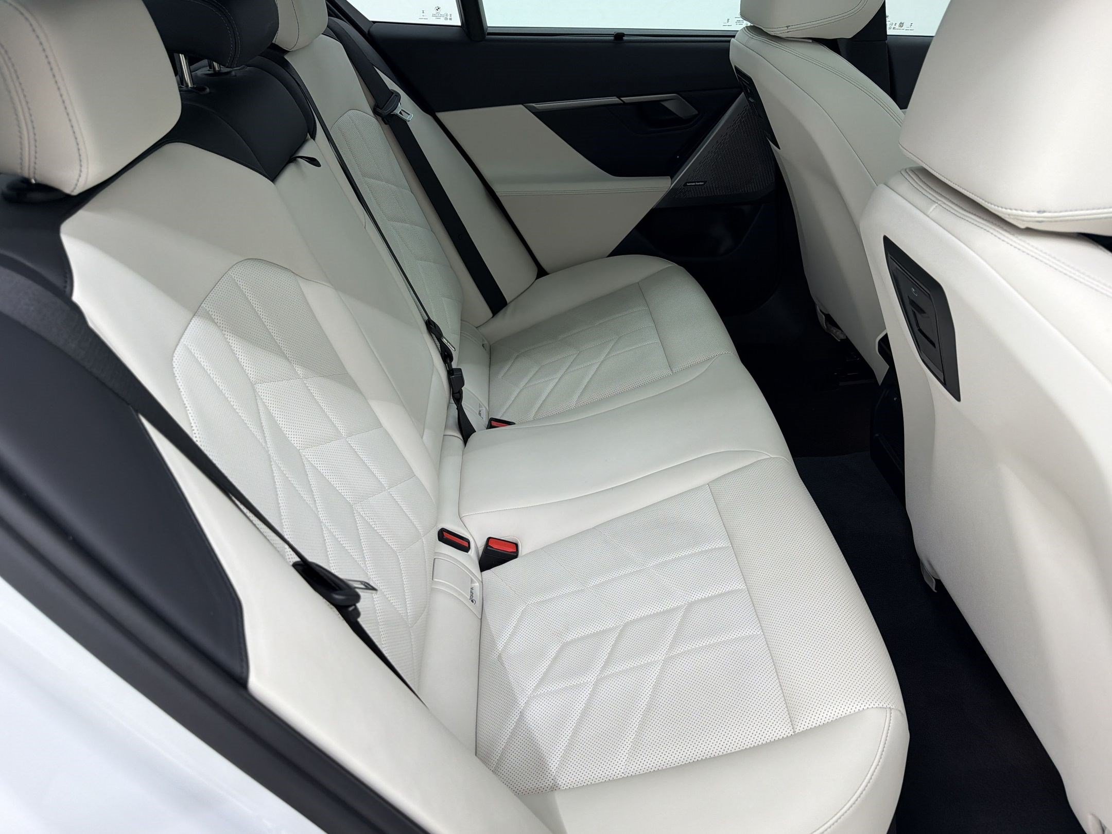 Certified 2024 BMW i5 eDrive40i w/ Executive Package RWD image 27