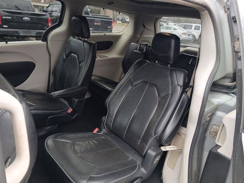 Used 2018 Chrysler Pacifica Limited image 11