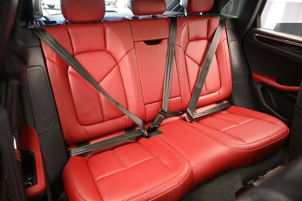 Used 2025 Porsche Macan AWD/4WD image 25