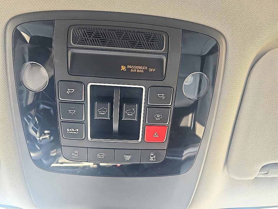 Used 2025 Kia Carnival SX FWD image 29