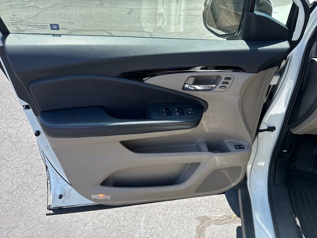 Used 2016 Honda Pilot Touring image 10