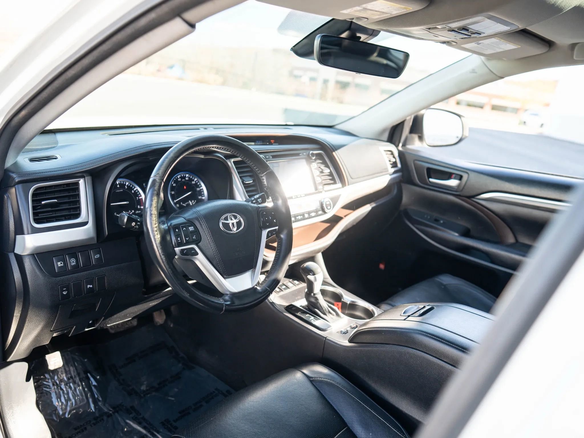 Used 2017 Toyota Highlander Limited image 24