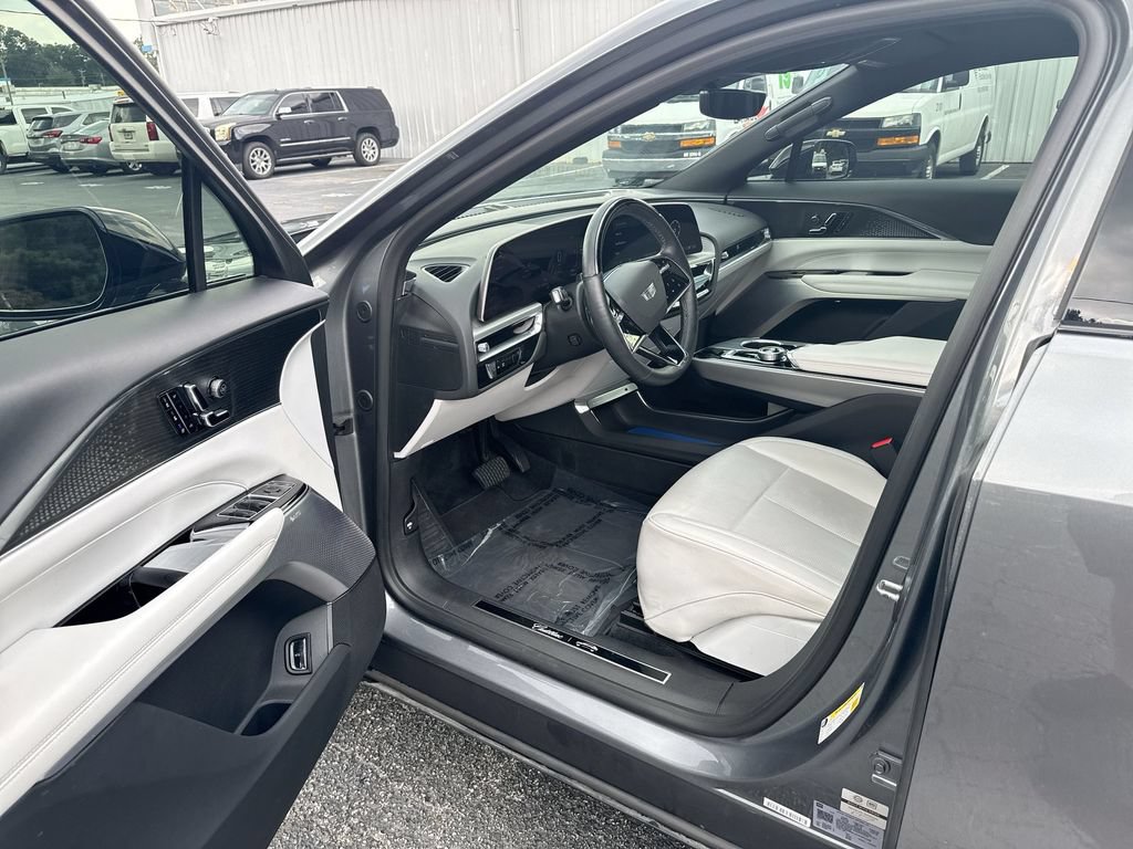 Used 2023 Cadillac Lyriq 2WD image 13