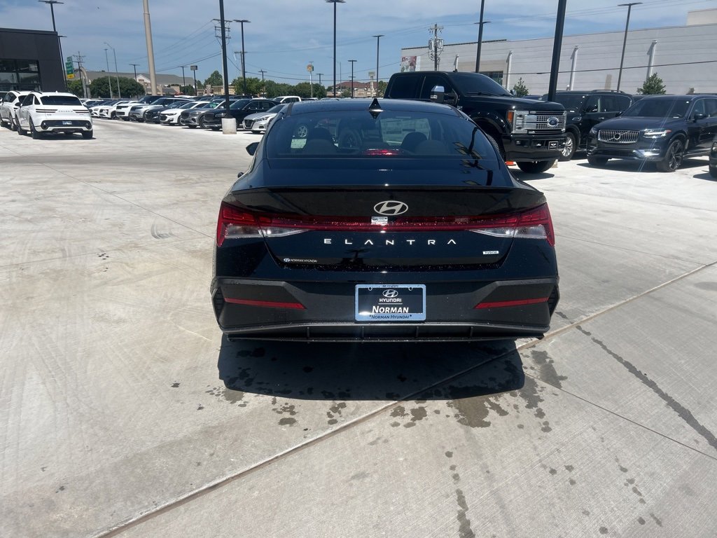 New 2025 Hyundai Elantra SEL image 7